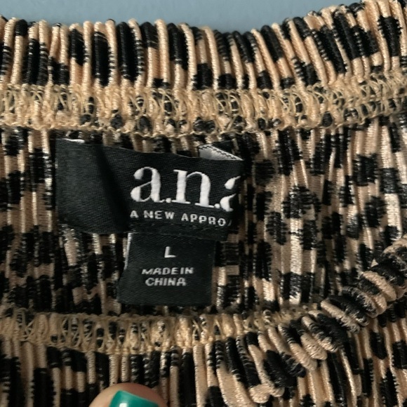 A.n.a Off Shoulder Cheetah Print Top - like new! - Picture 3 of 7